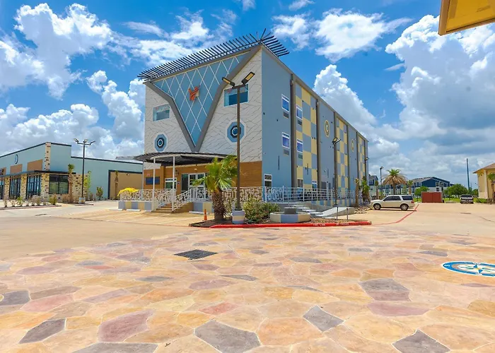 La Vyoma Villas, Westpark Hwy 6