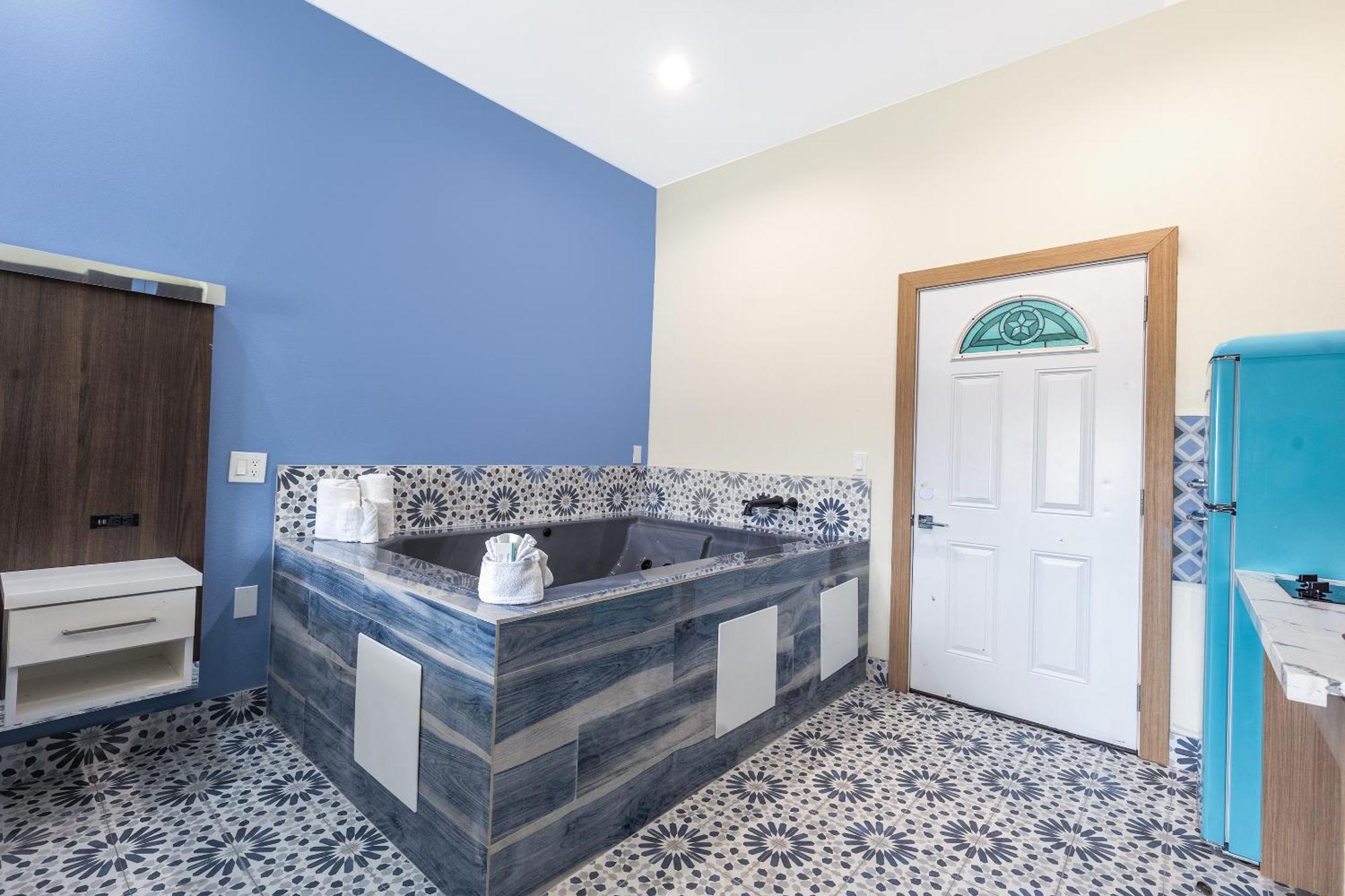 Hotel La Vyoma Villas, Westpark Hwy 6