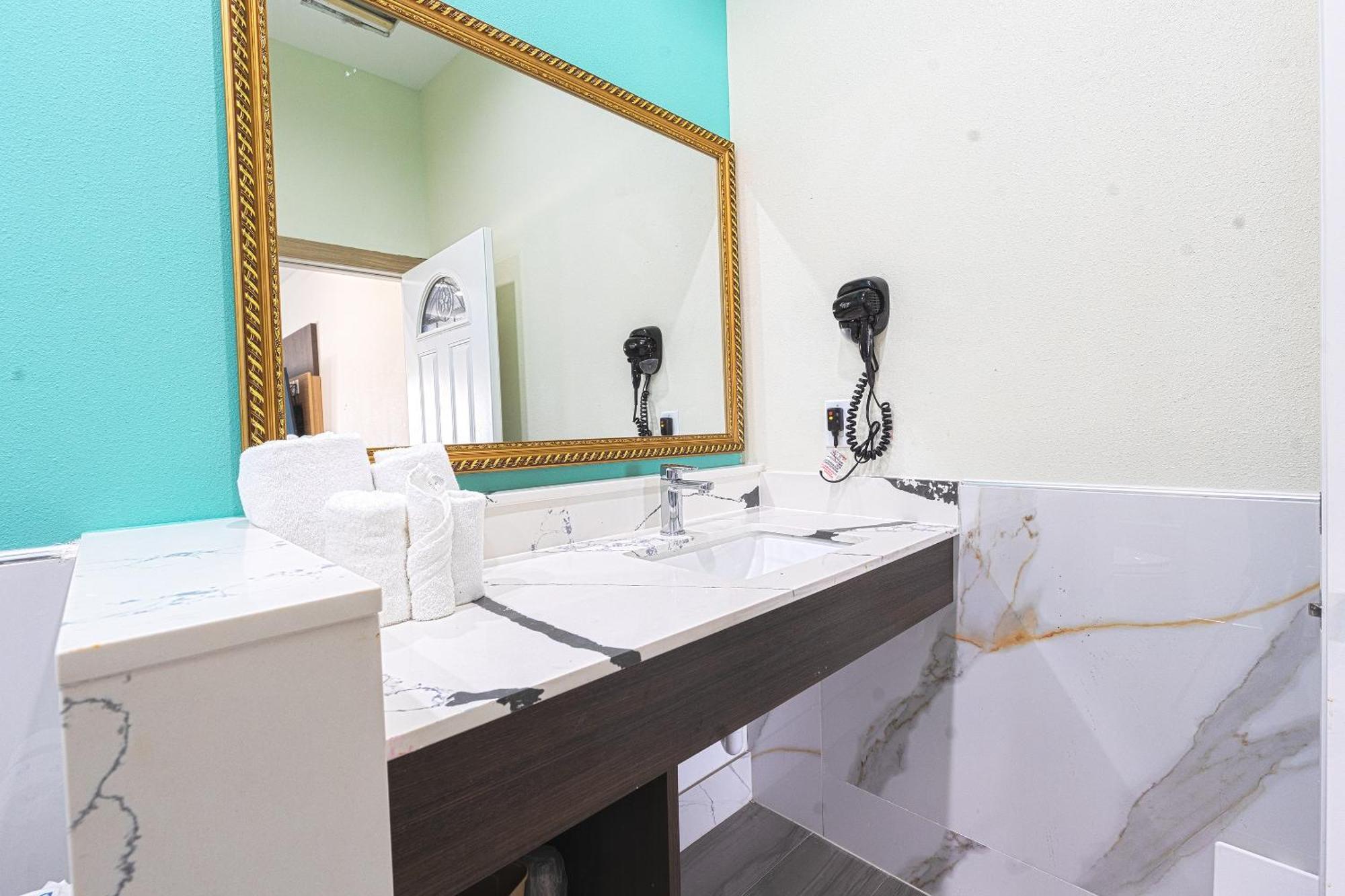 La Vyoma Villas, Westpark Hwy 6 Hotel