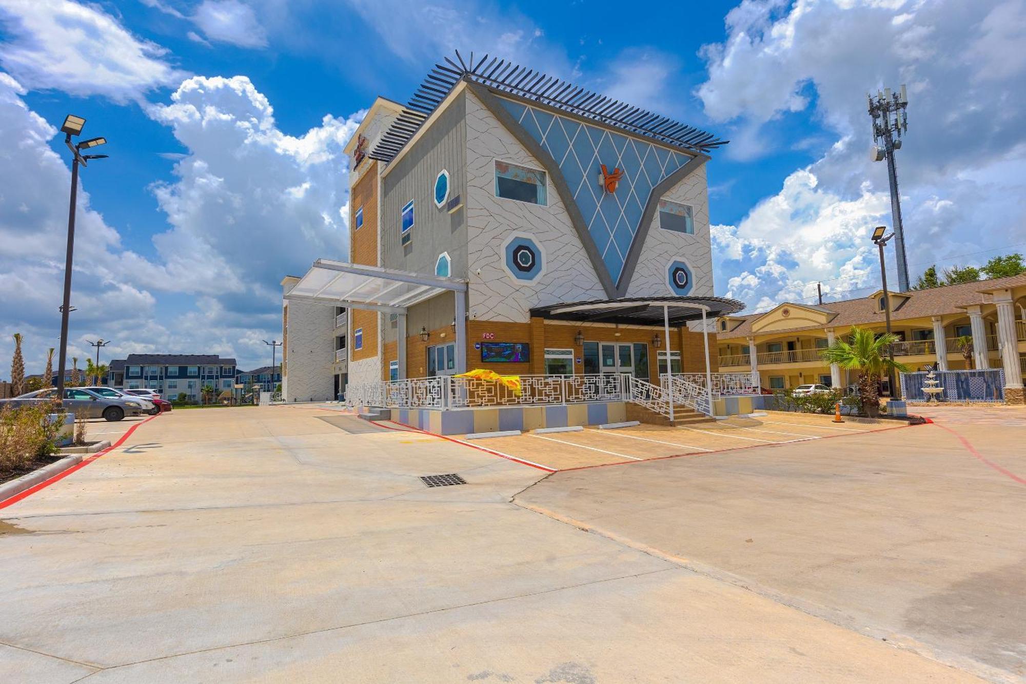 La Vyoma Villas, Westpark Hwy 6 4*